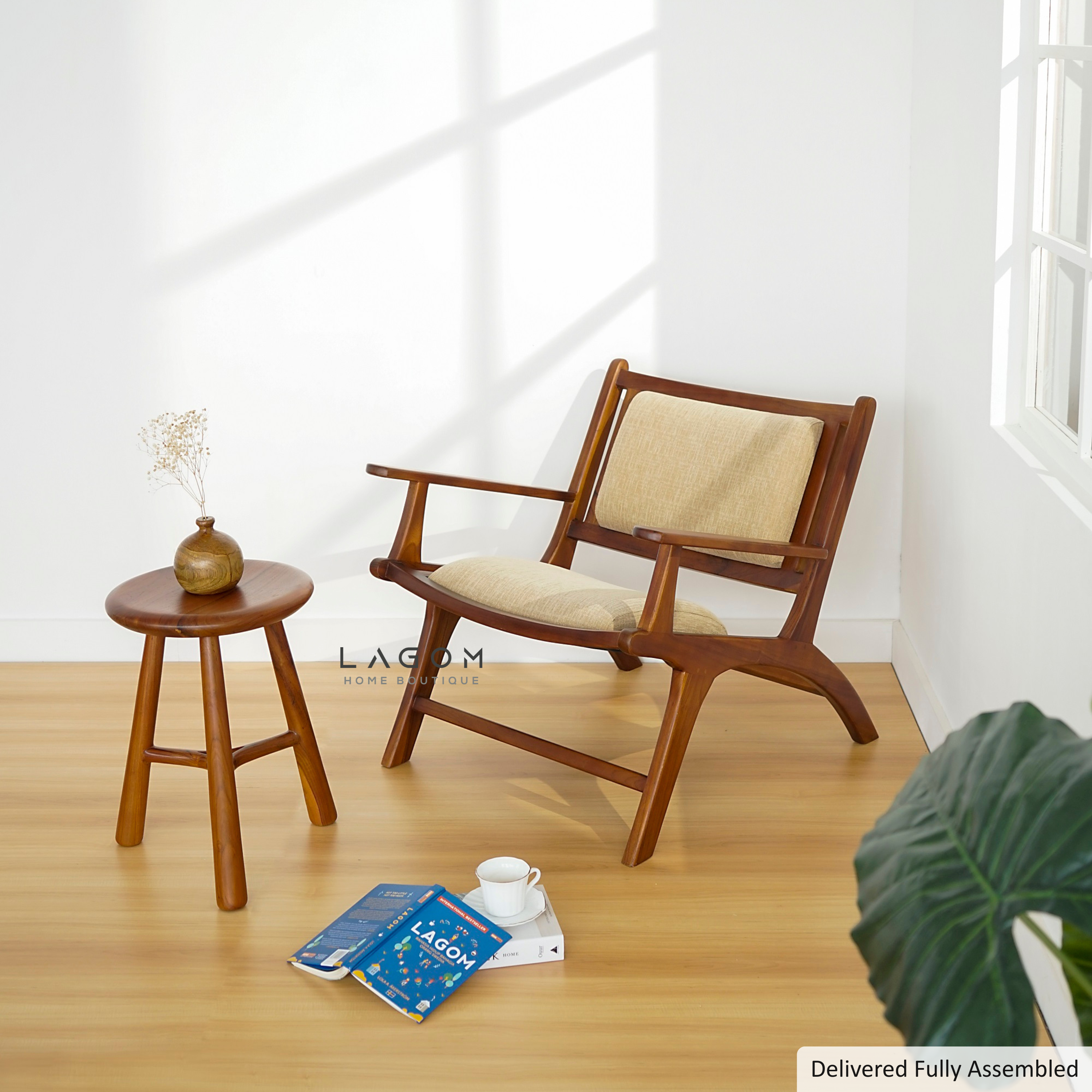 Exclusive Teak Wood Lounge Chair with Cushion
