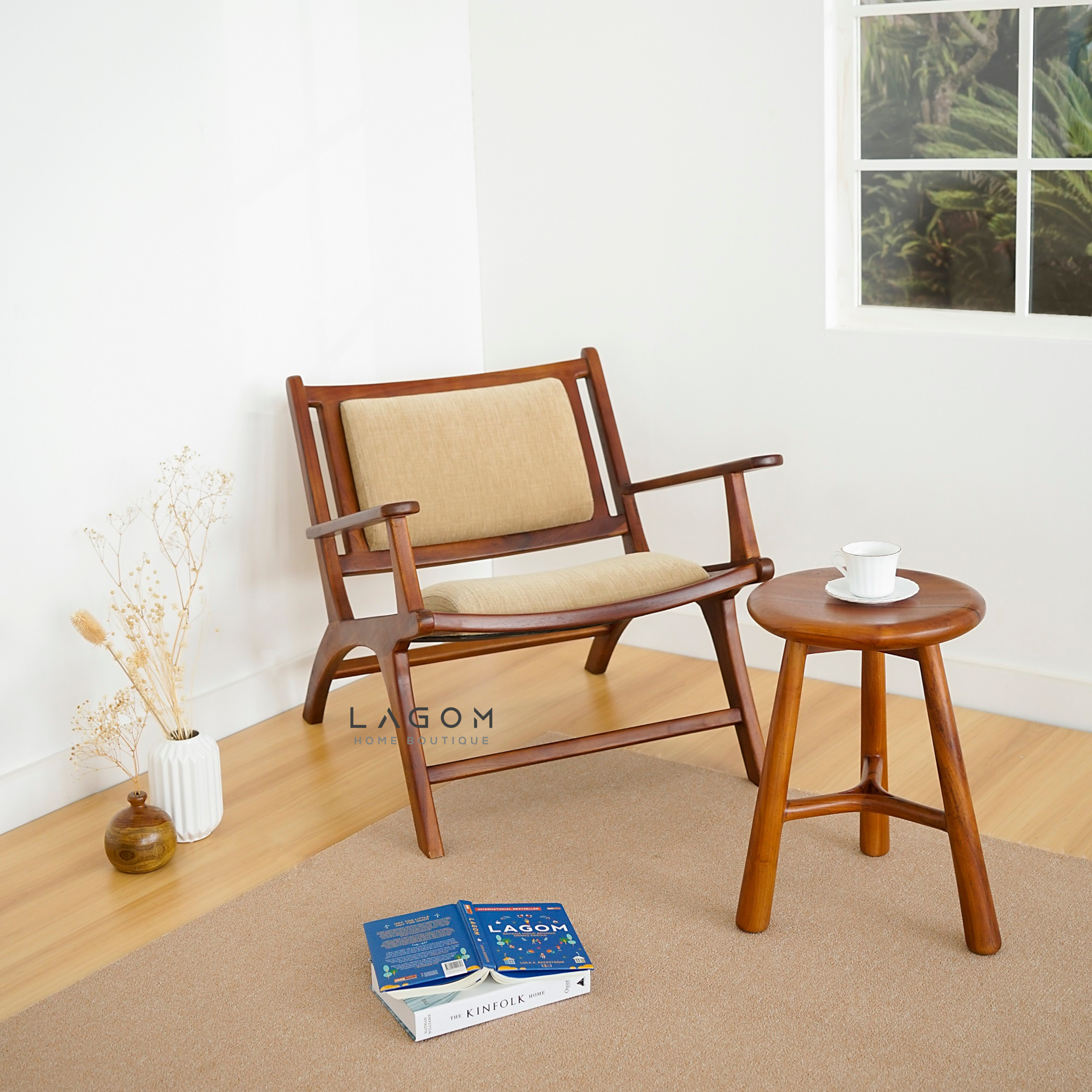 Exclusive Teak Wood Lounge Chair with Cushion